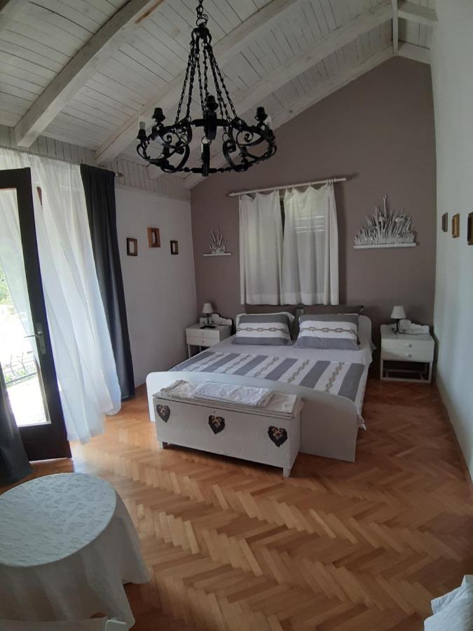 Apartment Lila Garden Bol Exterior photo