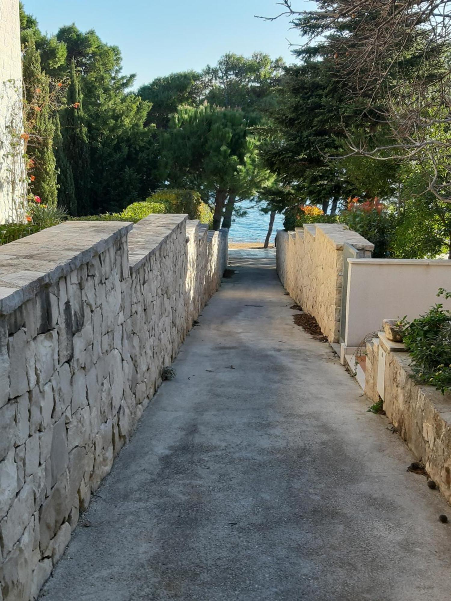 Apartment Lila Garden Bol Exterior photo